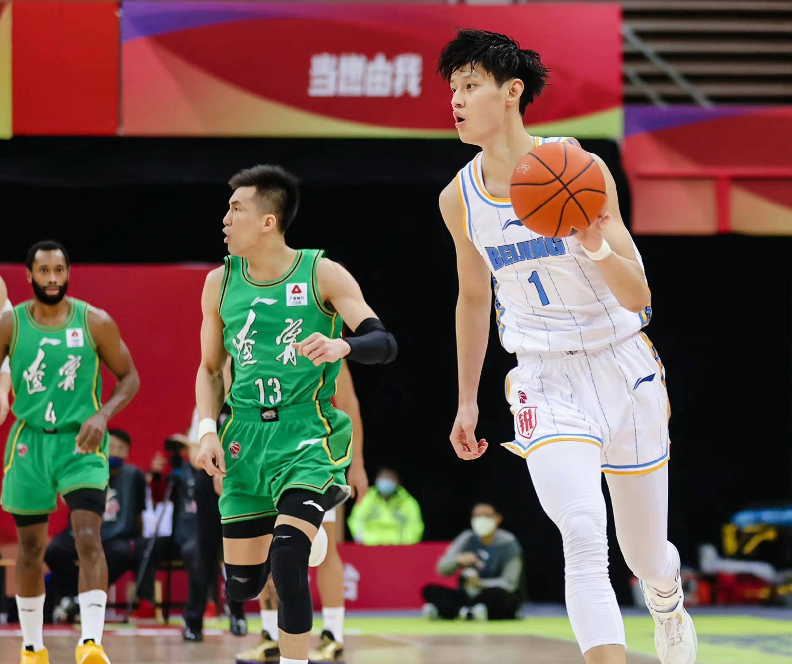 内马尔在老鹰比赛中出色防守，出色防守引发热议！Kaiyun体育登录入口